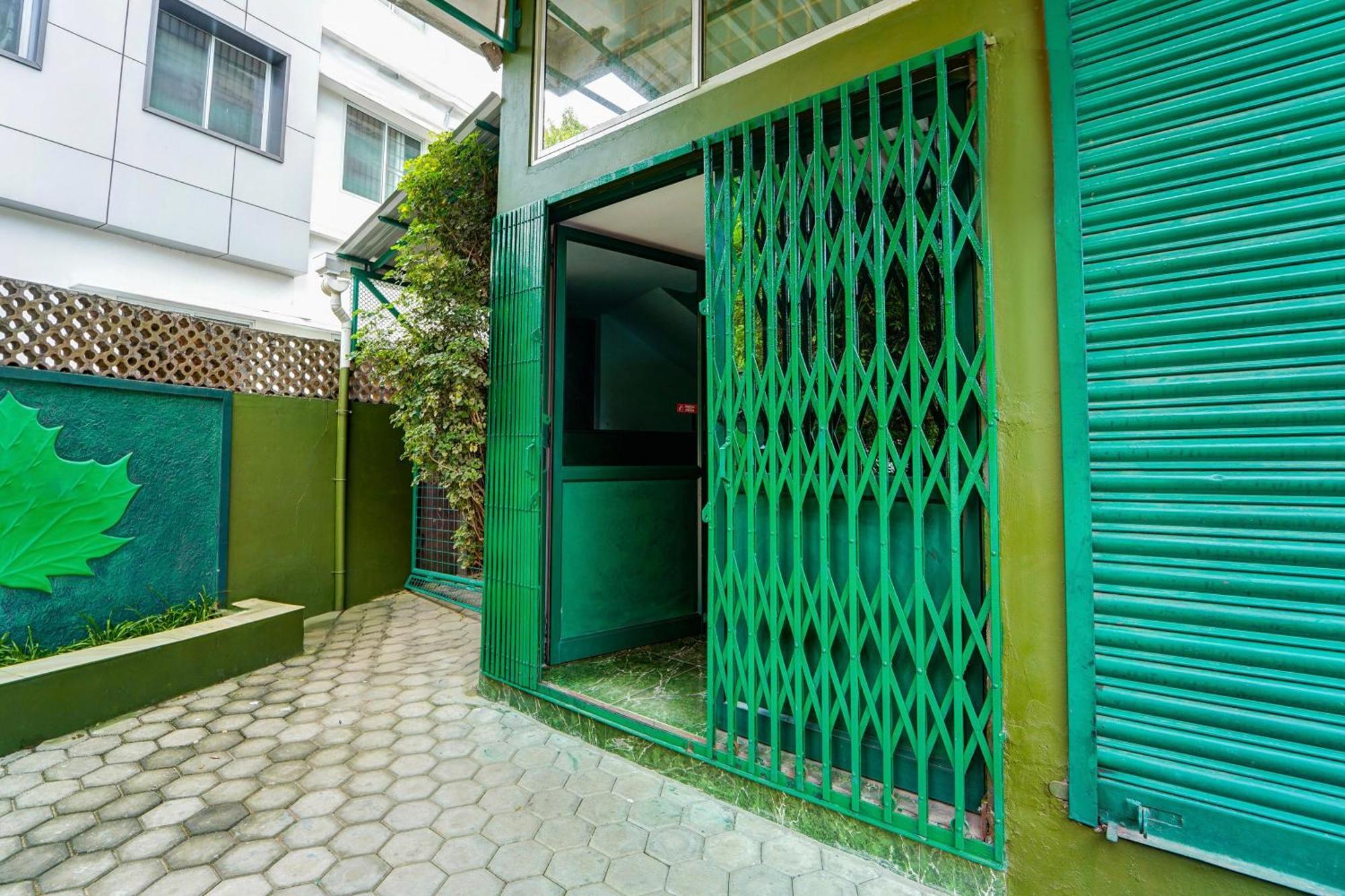 Super Hotel O Vennala Near Palarivattom Kochi エクステリア 写真