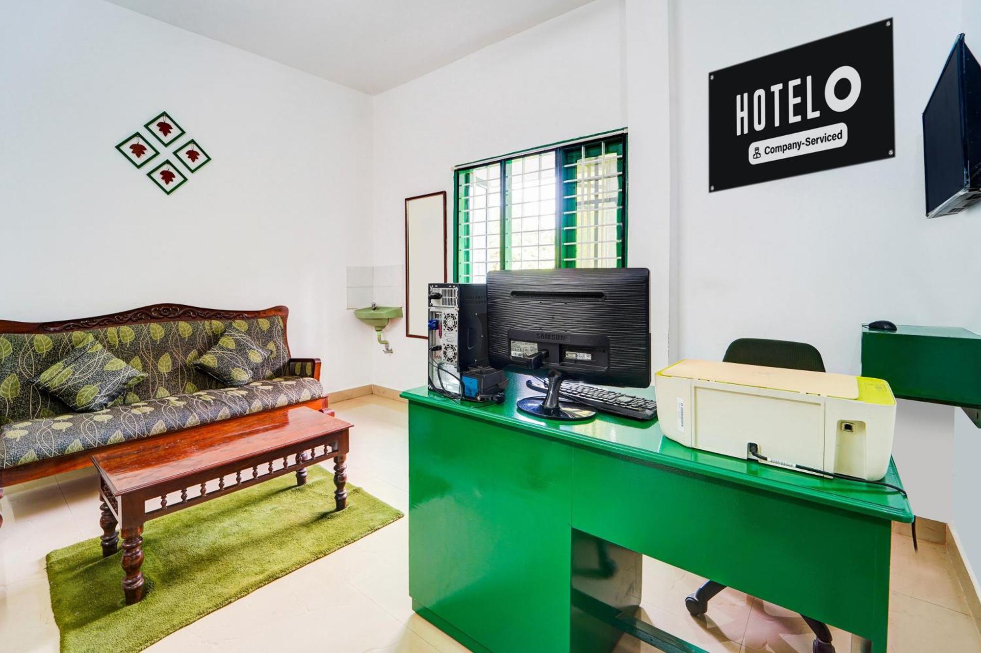 Super Hotel O Vennala Near Palarivattom Kochi エクステリア 写真