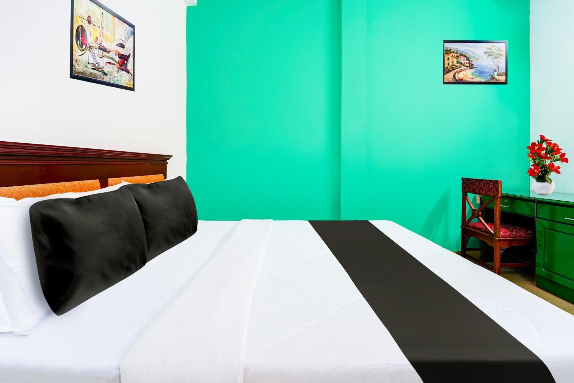Super Hotel O Vennala Near Palarivattom Kochi エクステリア 写真