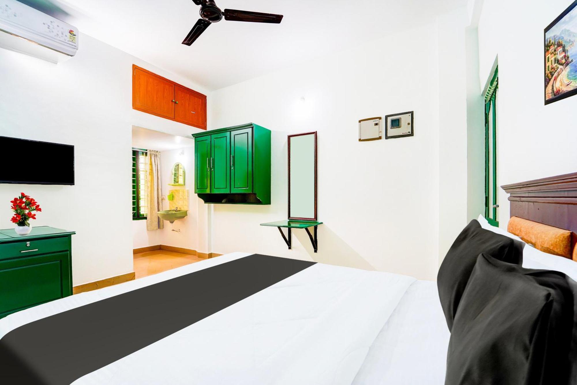 Super Hotel O Vennala Near Palarivattom Kochi エクステリア 写真