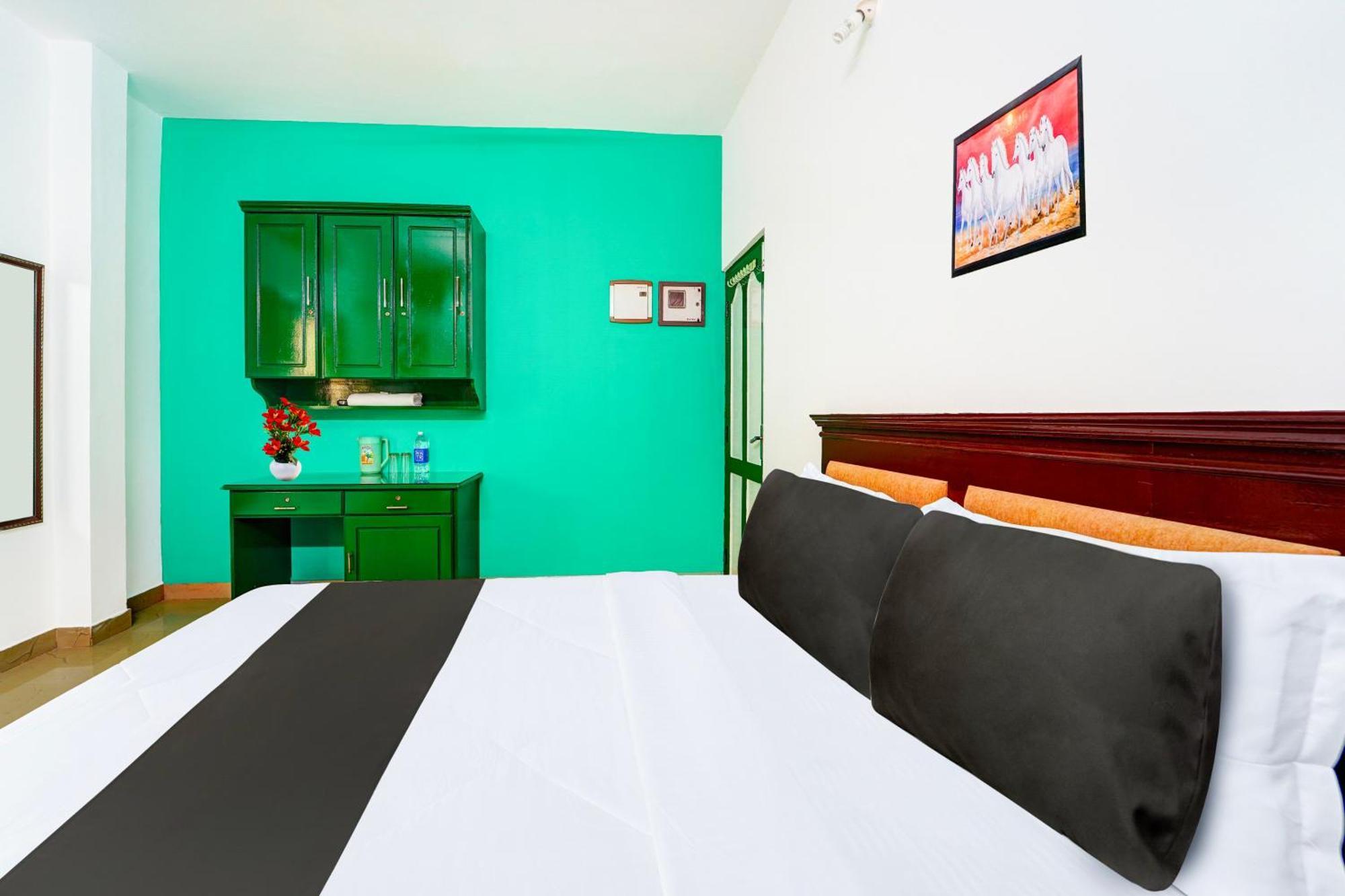 Super Hotel O Vennala Near Palarivattom Kochi エクステリア 写真